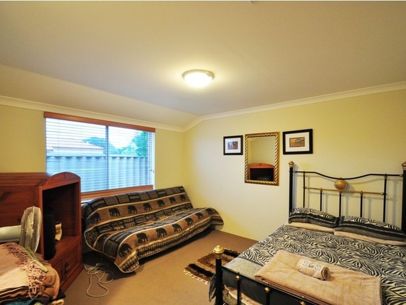 16 Marsupial Bend, Broadwater WA 6280