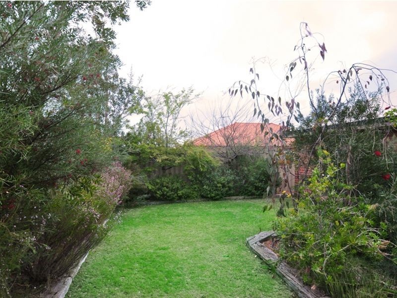 16 Marsupial Bend, Broadwater WA 6280