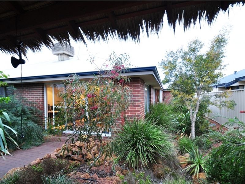 16 Marsupial Bend, Broadwater WA 6280