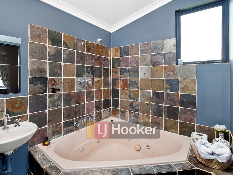 10 Travellers Well Street, Broadwater WA 6280