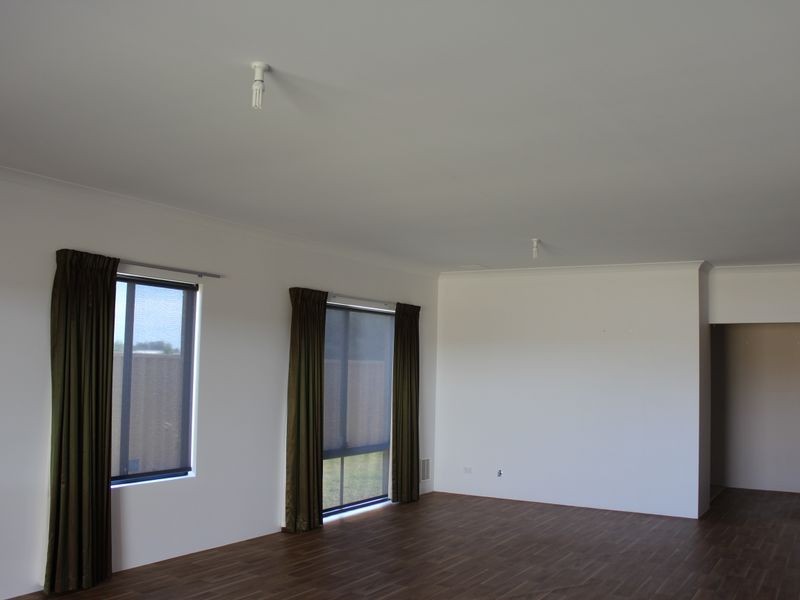 14 Gigondas Street, Yalyalup WA 6280