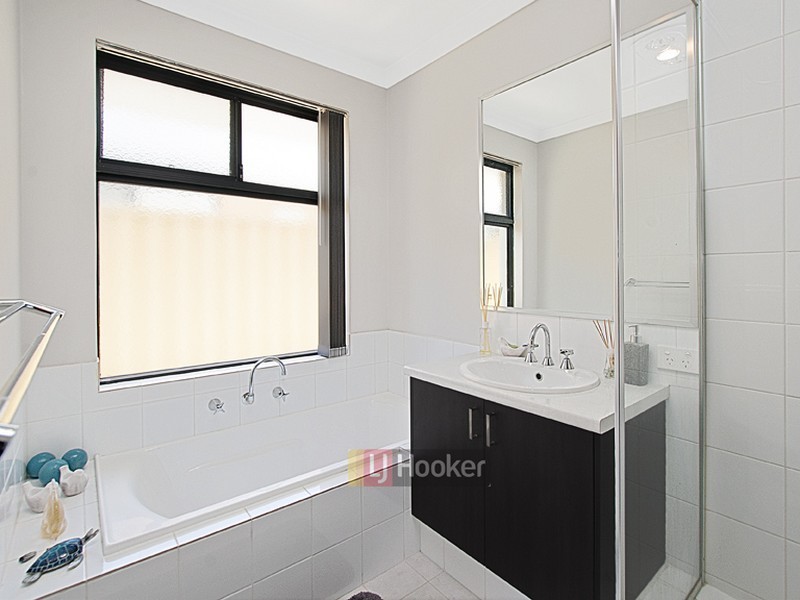 16 Gigondas Street, Yalyalup WA 6280