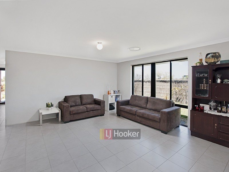 16 Gigondas Street, Yalyalup WA 6280