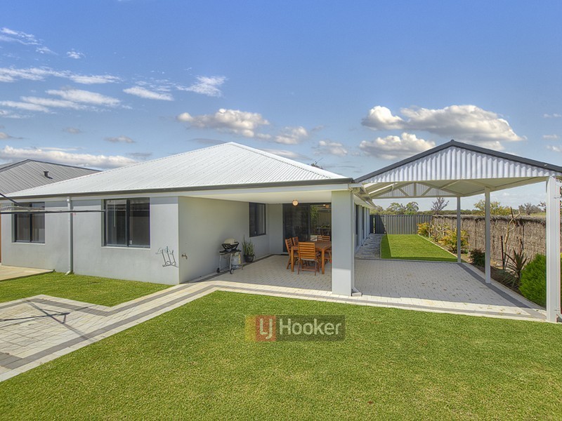 16 Gigondas Street, Yalyalup WA 6280