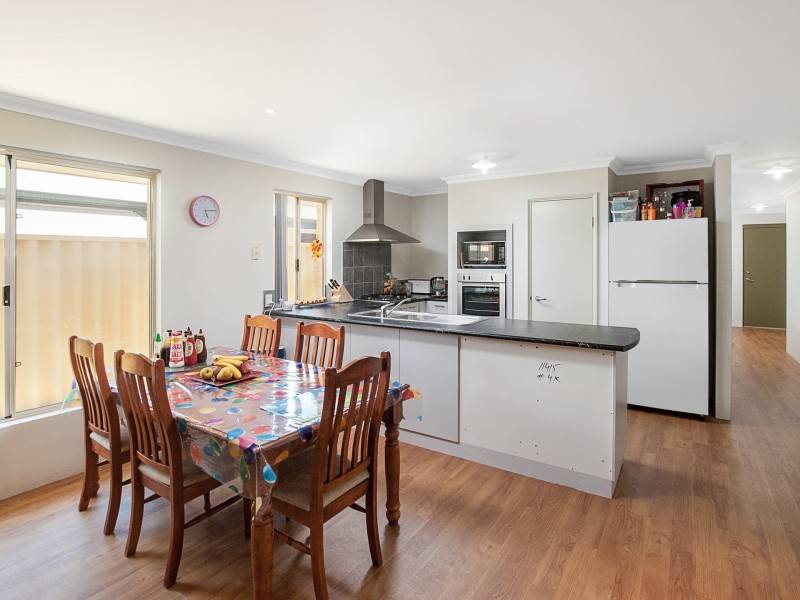 4 Sunflower Turn, Yalyalup WA 6280