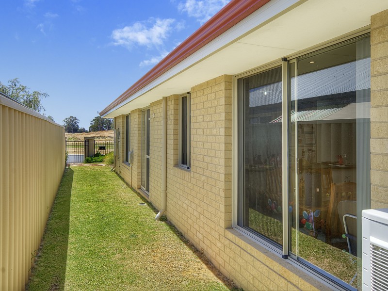 4 Sunflower Turn, Yalyalup WA 6280