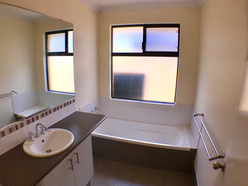 6 Gigondas Street, Yalyalup WA 6280