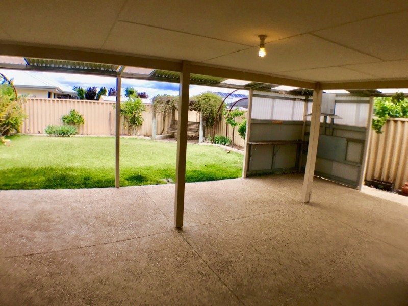 6 Gigondas Street, Yalyalup WA 6280