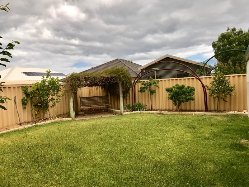 6 Gigondas Street, Yalyalup WA 6280