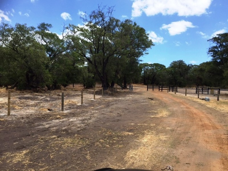214 Forrest Beach Road, Wonnerup WA 6280