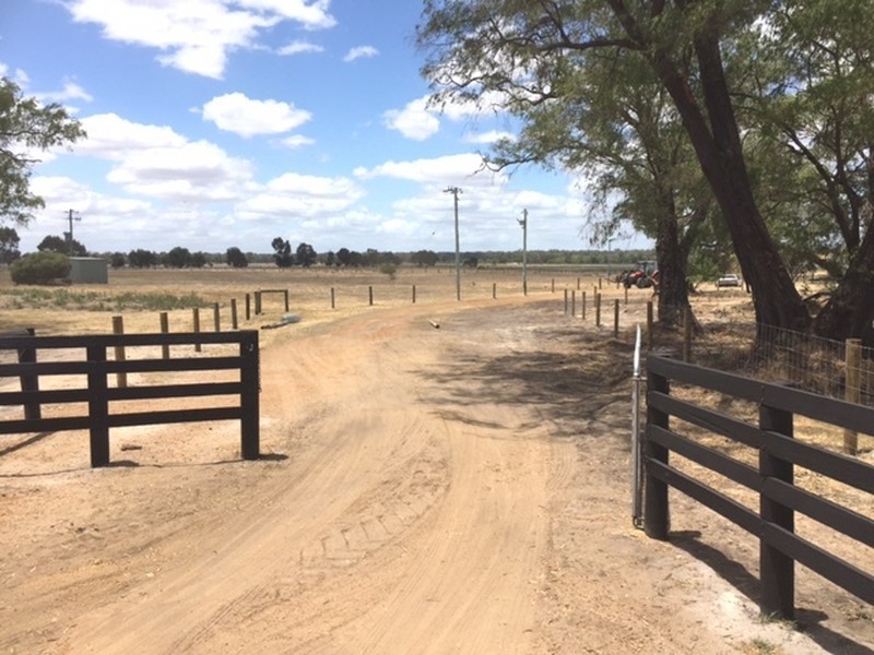 214 Forrest Beach Road, Wonnerup WA 6280