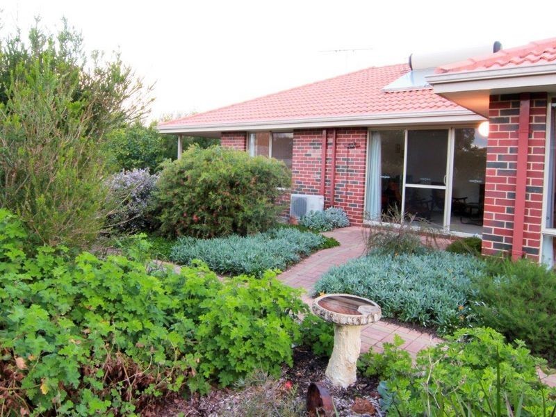 100 Dunsborough Lakes Drive, Dunsborough WA 6281