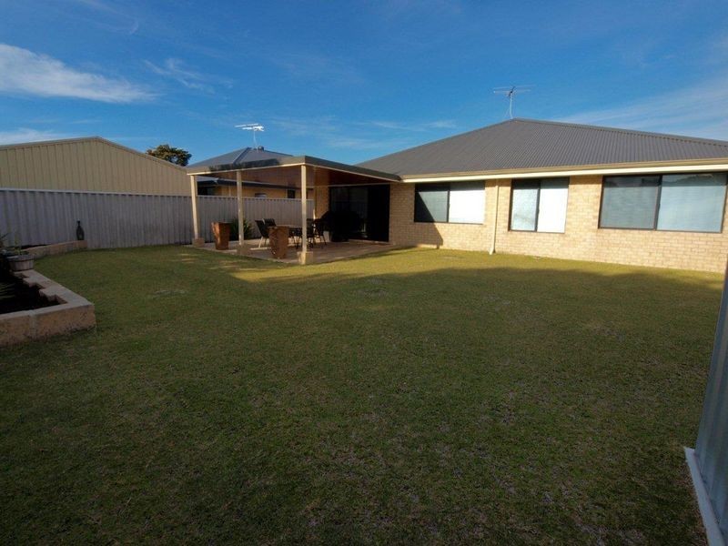 4 Feutrill Place, Broadwater WA 6280