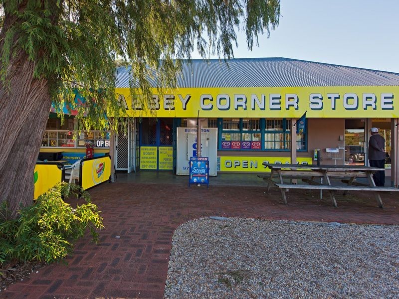 7 Caves Road, Abbey WA 6280