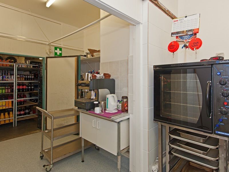 7 Caves road, Abbey WA 6280