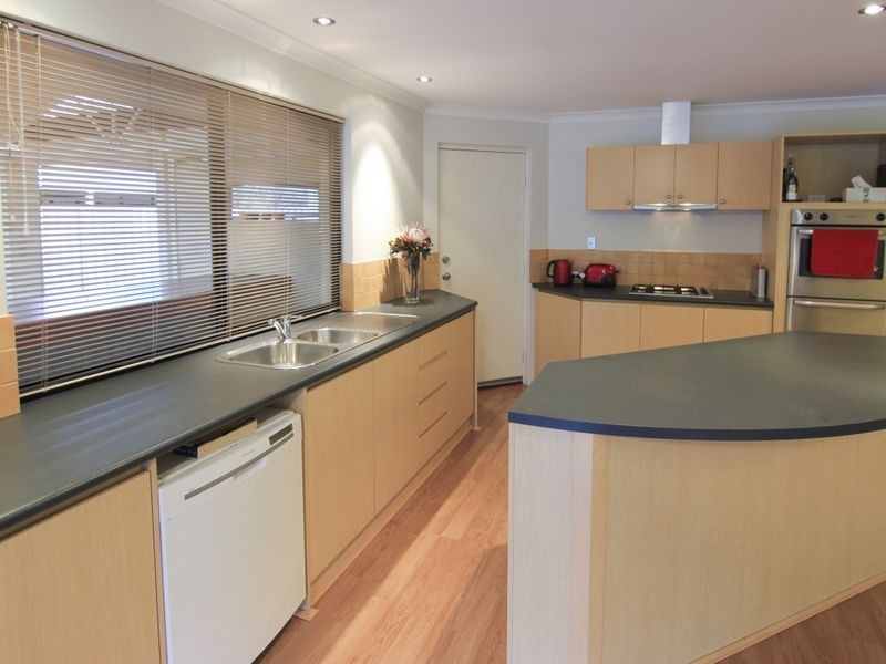 102 College Avenue, West Busselton WA 6280