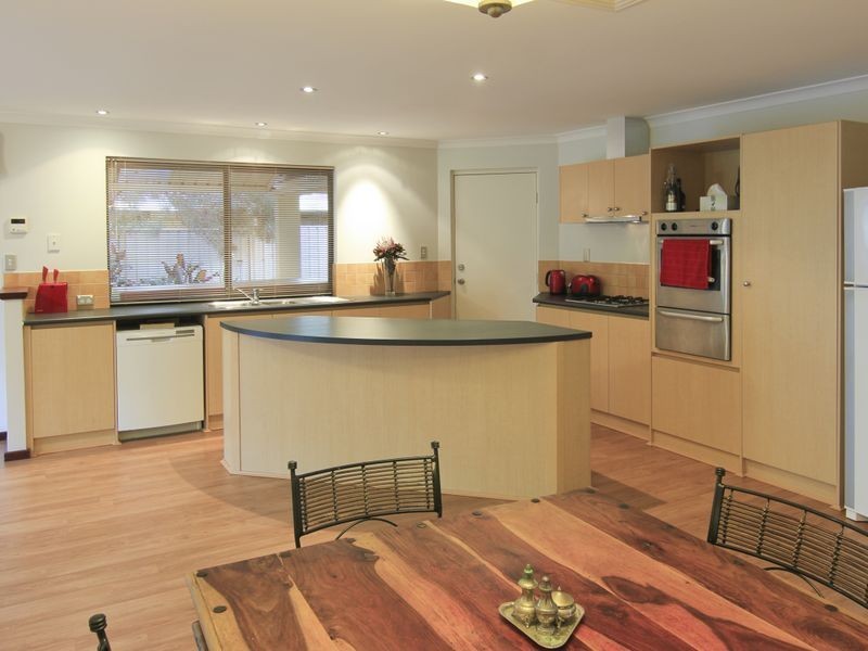 102 College Avenue, West Busselton WA 6280