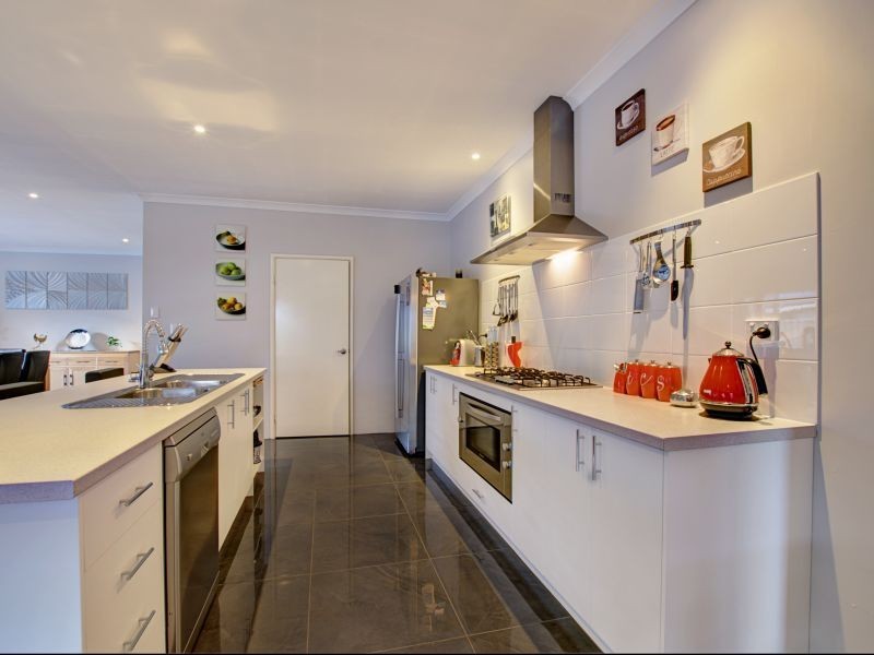 1 Hobby Road, Broadwater WA 6280