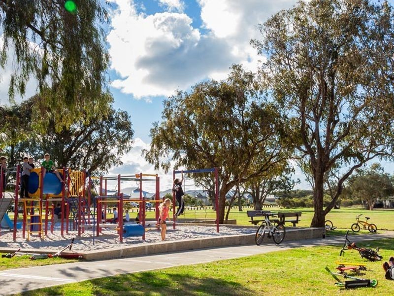 17 Tip Dray Terrace, West Busselton WA 6280