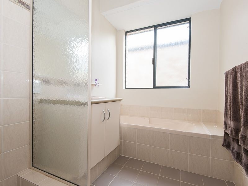 1/2 Glen Eagles Grove, West Busselton WA 6280