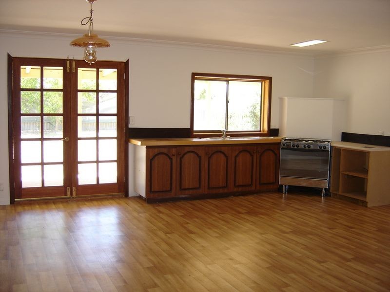 11 Grant Street, Geographe WA 6280