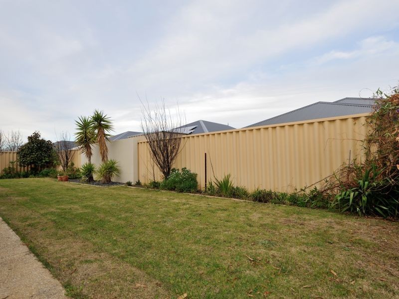 15 Nougat Crescent, Yalyalup WA 6280