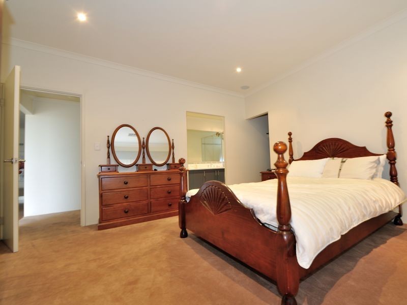 15 Nougat Crescent, Yalyalup WA 6280