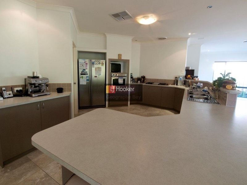 18 Marsupial Bend, Broadwater WA 6280