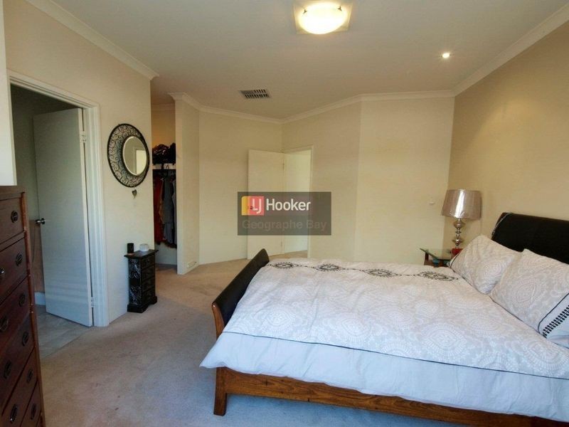 18 Marsupial Bend, Broadwater WA 6280
