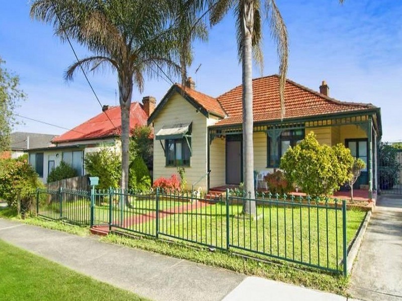 9 Dunmore Street, Croydon Park NSW 2133