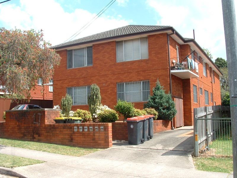 2/11 McKern St, Campsie NSW 2194