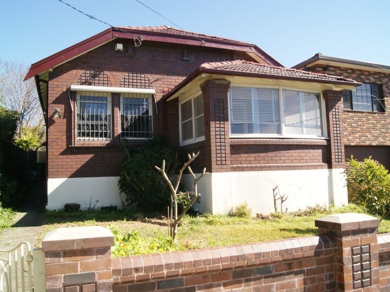 9 Nicholas Avenue, Campsie NSW 2194