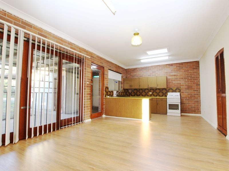 4 Harcourt Ave, Campsie NSW 2194