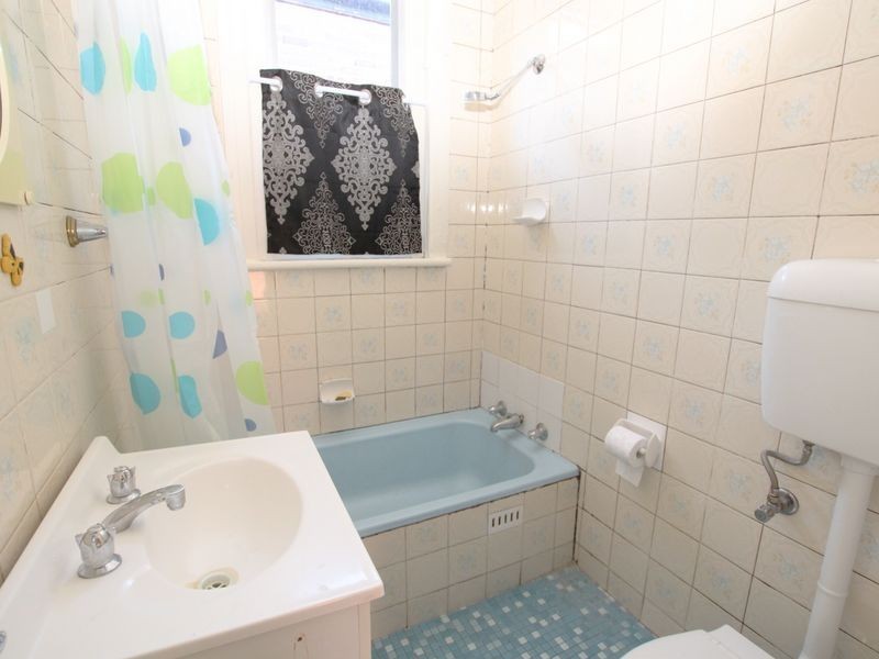 4 Harcourt Ave, Campsie NSW 2194