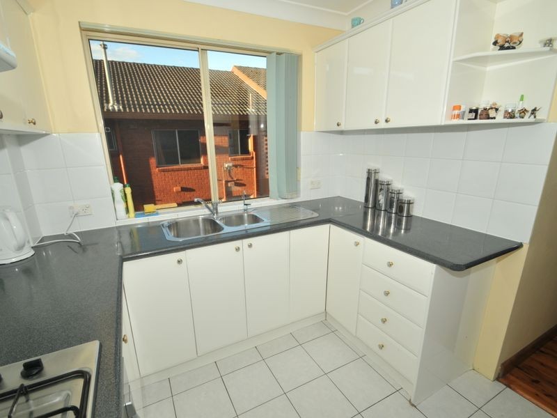 2/23 Third Avenue, Campsie NSW 2194