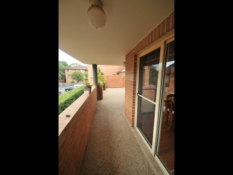 2/23 Third Avenue, Campsie NSW 2194