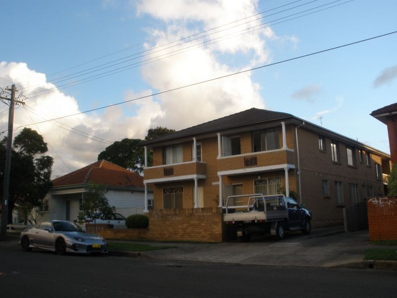 4/33 Gould Street, Campsie NSW 2194