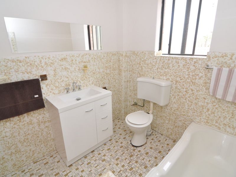 32 Fifth Ave, Campsie NSW 2194