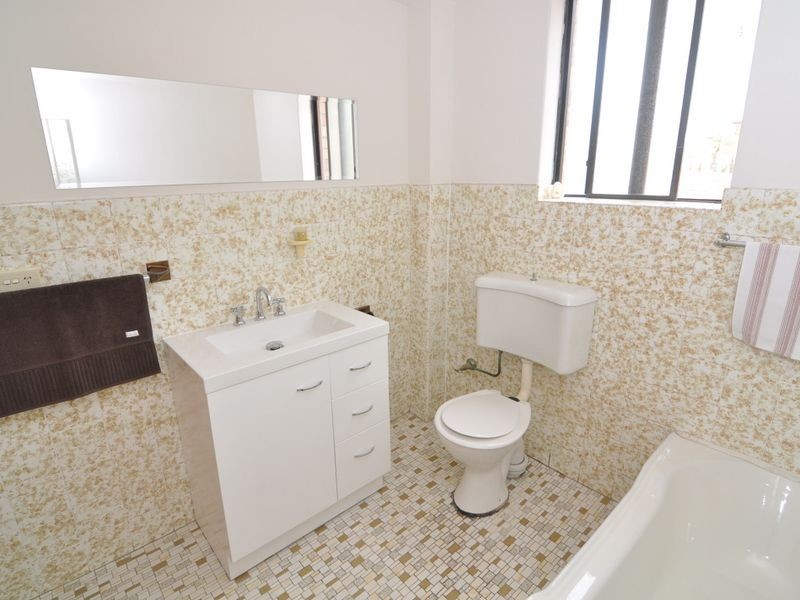 32 Fifth Ave, Campsie NSW 2194