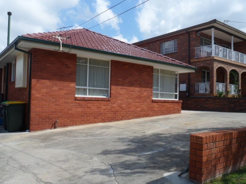 19 Platts Ave, Belmore NSW 2192