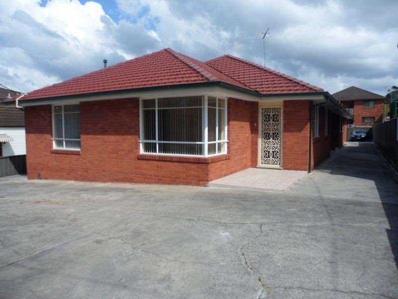 19 Platts Ave, Belmore NSW 2192