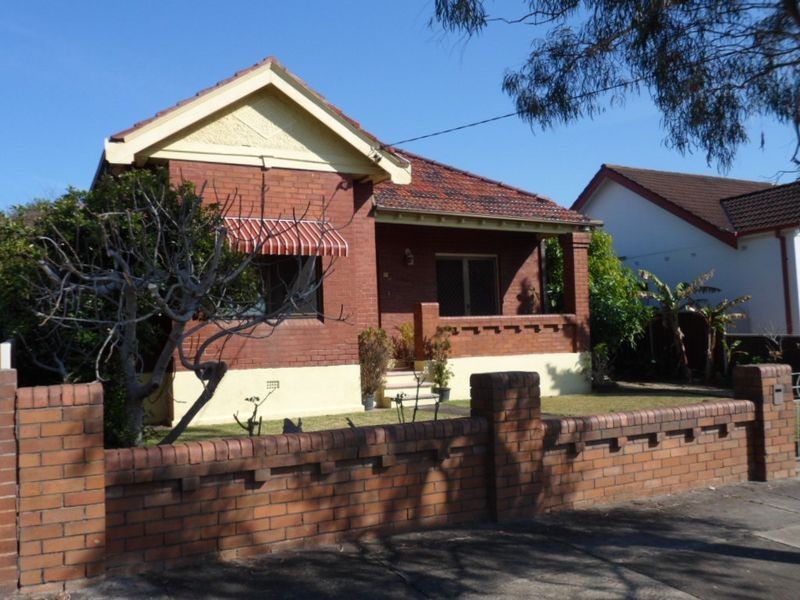 17 Robertson Street, Campsie NSW 2194