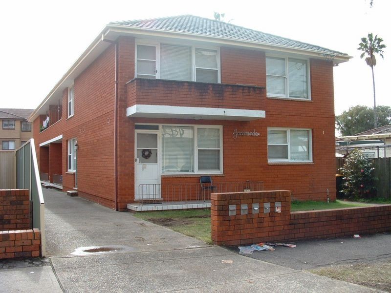 2/1 Eighth Avenue, Campsie NSW 2194