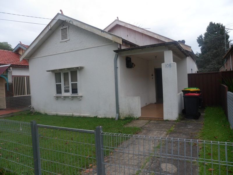 105 Seventh Ave, Campsie NSW 2194