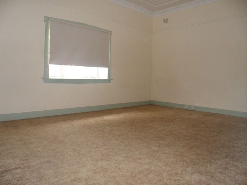 105 Seventh Ave, Campsie NSW 2194