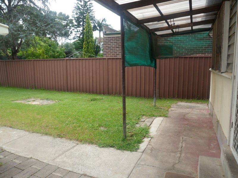 105 Seventh Ave, Campsie NSW 2194