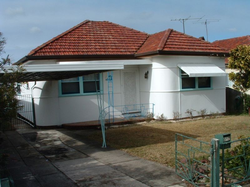 317 Roberts Rd, Greenacre NSW 2190