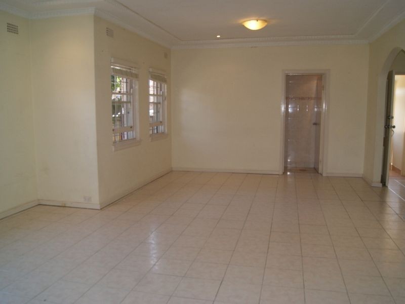 22 Nicholas Avenue, Campsie NSW 2194