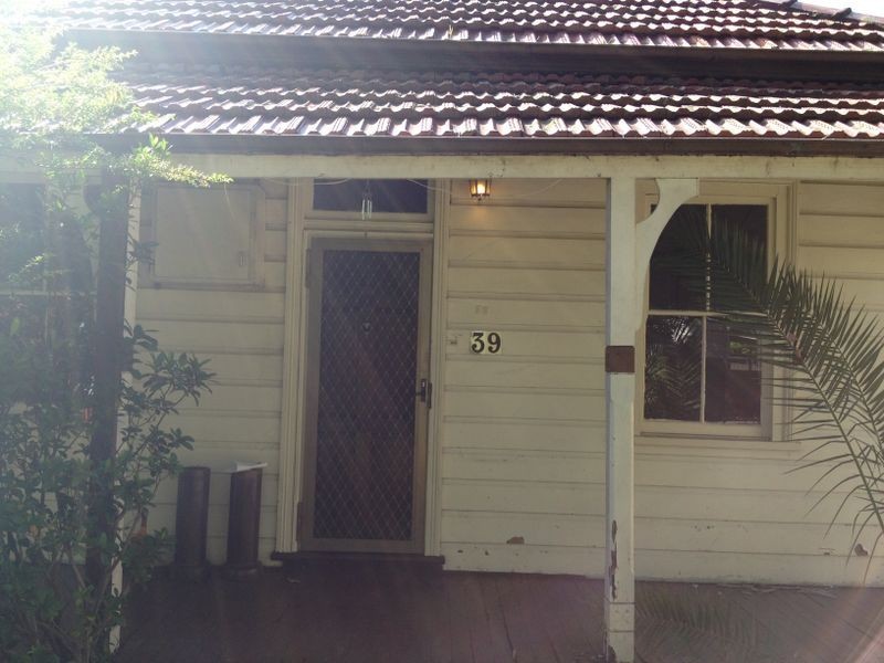 39 Seventh Ave, Campsie NSW 2194
