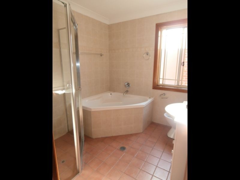 3 Moore St, Campsie NSW 2194